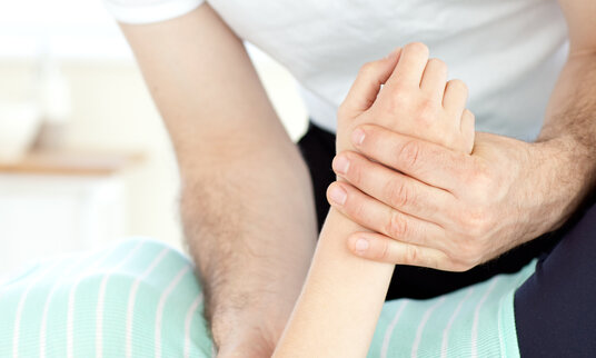 Physiotherapie am Unterarm